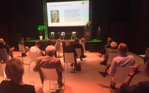 Sociaal gedistantieerde lezing gegeven door Prof. Dr. Bert Hofman voor de Erasmus Alumni Trust