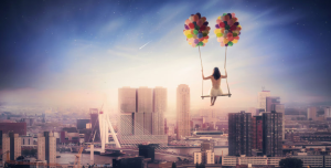 (UN)REAL Science Gallery Rotterdam - Meisje zweeft aan ballonnen boven Rotterdam