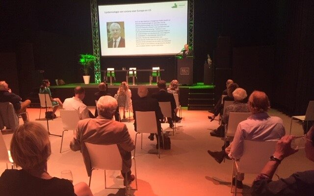 Sociaal gedistantieerde lezing gegeven door Prof. Dr. Bert Hofman voor de Erasmus Alumni Trust